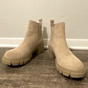 EUC Steve Madden Chelsea Boots